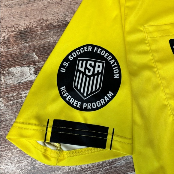 Official Sports Soccer Referee Jersey, 2019 Patch, Size Medium - Picture 4 of 6